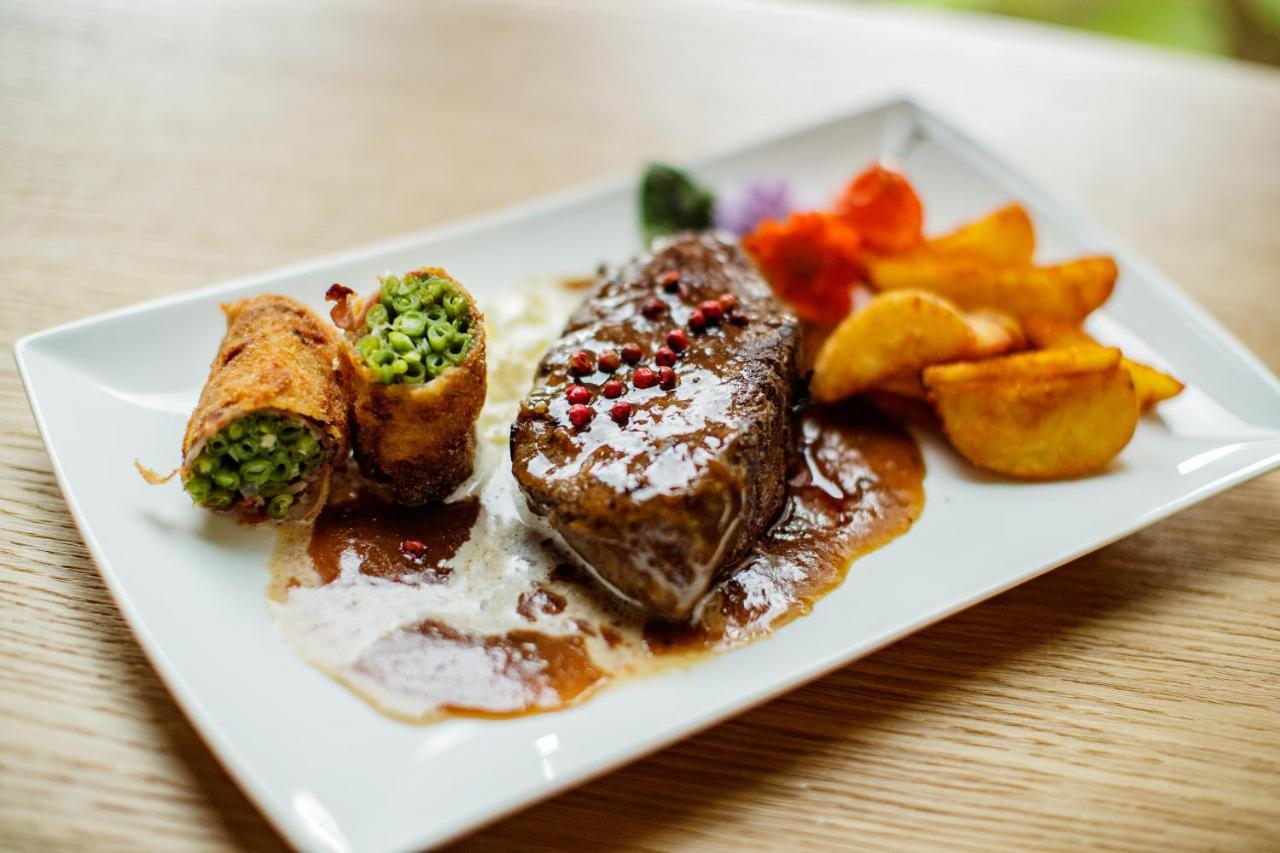 Hotel-Restaurant Allmer Weiz Exteriör bild