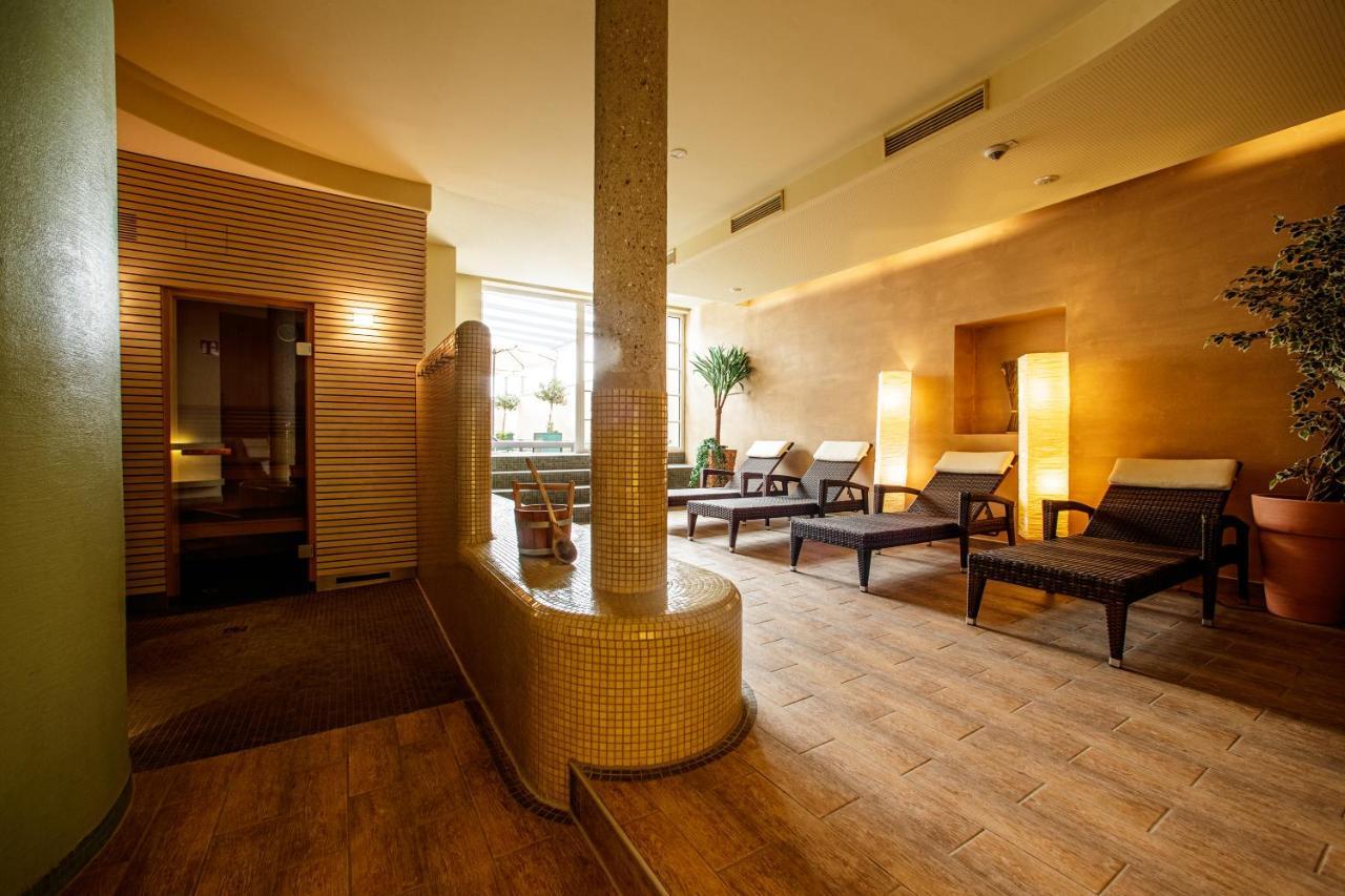 Hotel-Restaurant Allmer Weiz Exteriör bild